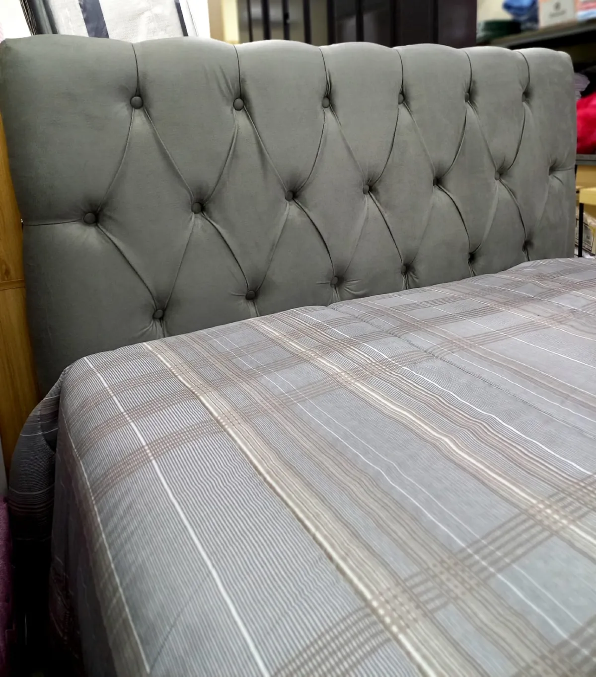 Cabeceira Casal Hera 140 Corino Branco SR Cabec — Veludo Suede  - Cinza