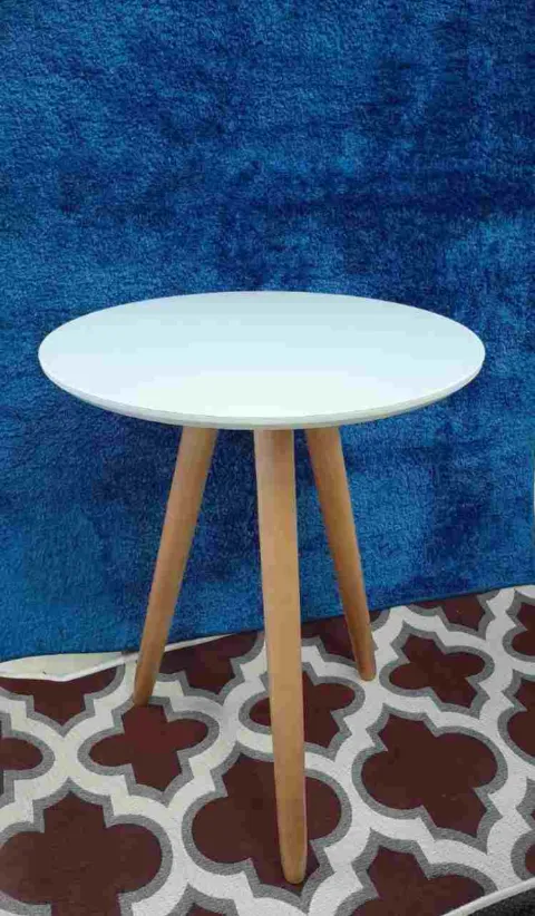 Mesa Lateral Valenca Alta 60cm Tampo MDF 50x50cm com Vidro Off White.Cinamomo RJ Decor